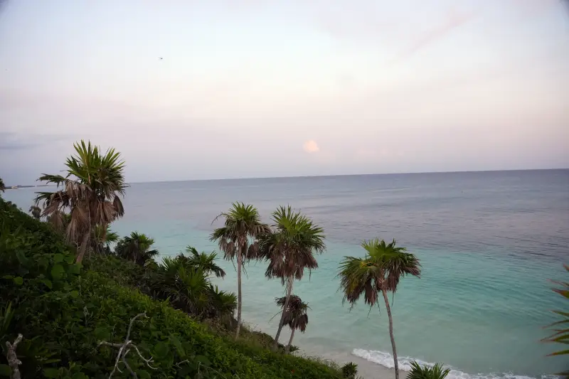 【Tulum】墨西哥旅遊景點介紹:最後的馬雅文明海岸城市圖盧姆,擁有清澈見底的加勒比海灘! 20 只是在這片美麗的海灘上放鬆走路就是一種享受。