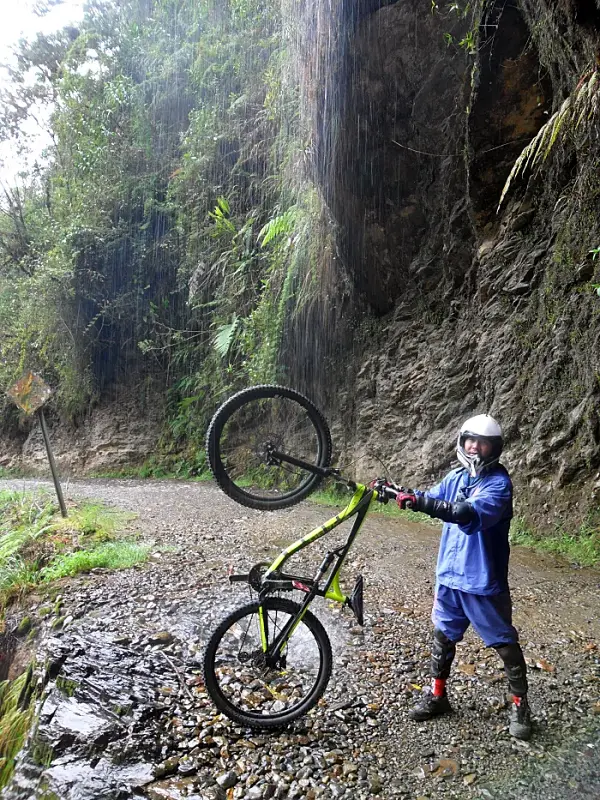 玻利維亞的死亡公路：騎登山車穿越世界上最危險的公路 【Yungas Road】 永加斯路旅遊指南 (88)