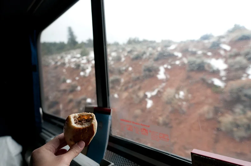 Saint Petersburg【俄羅斯之旅】西方世界的窗口 — 聖彼得堡自由行 17 Pirozhki 是小麥粉將各種食材包裹之後,或用烤箱烤,或用油炸。皮羅什基經常作為早飯或點心食用