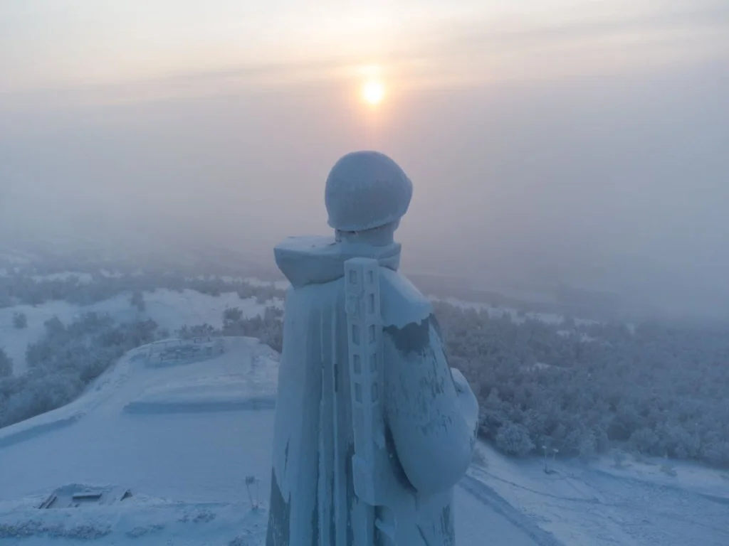 莫曼斯克《俄羅斯旅遊指南》Murmansk 北極圈以北的最大的不凍港城市 18 俄羅斯 Murmansk 旅遊自由行 - 莫曼斯克:北極圈以北的最大的不凍港城市