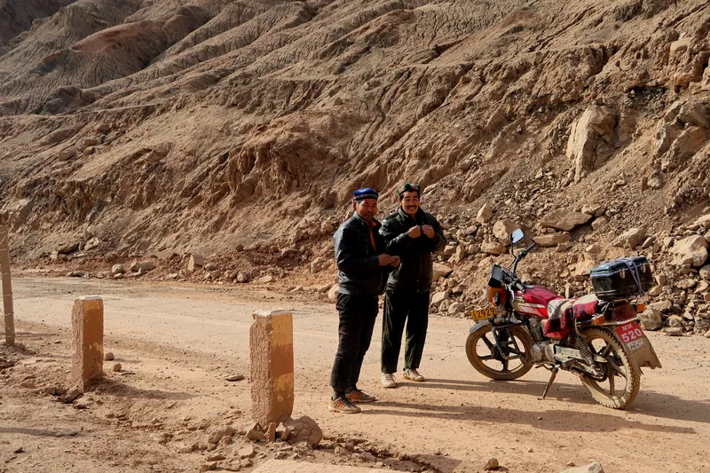 新疆吐魯番旅遊指南:中國大陸最熱的城市,Turpan 絲路之旅 26 圖:吐魯番建築工人#2