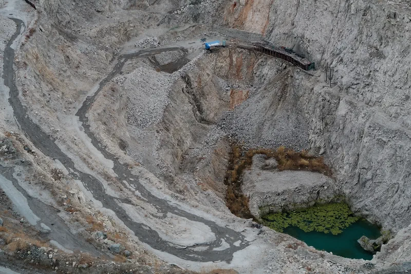 中國大陸 絲路背包旅遊 Keketuohai : 可可托海、布爾津鎮 自由行 - 散步在萬山紅遍的醉人秋色裡