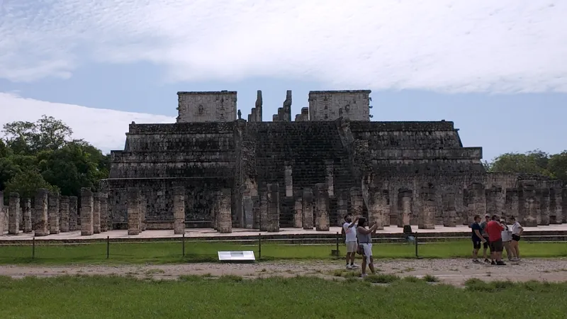 墨西哥 Chichen Itza 馬雅遺址景點介紹 - 奇琴伊察 : 探索世界新七大奇蹟 ,旅遊指南 19 武士神廟 (Temple of the Warriors)