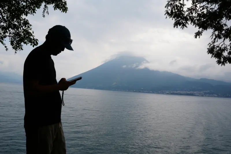 【阿蒂特蘭湖】瓜地馬拉旅遊全紀錄:世界上最美麗的湖泊 Lago de Atitlán,6座湖畔城鎮介紹 42 這樣的特別設定,我在湖邊坐了好久,欣賞湖畔景色。