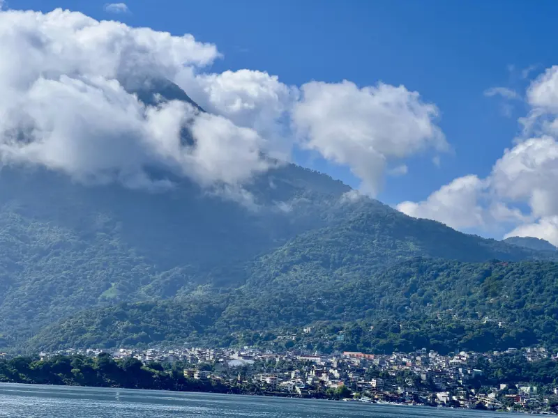【阿蒂特蘭湖】瓜地馬拉旅遊全紀錄:世界上最美麗的湖泊 Lago de Atitlán,6座湖畔城鎮介紹 8 在這裡坐船跳不同的村鎮就是來這裡主要活動之一#2