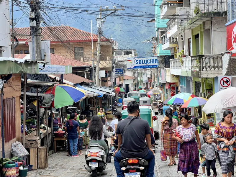 【阿蒂特蘭湖】瓜地馬拉旅遊全紀錄:世界上最美麗的湖泊 Lago de Atitlán,6座湖畔城鎮介紹 36 San Pedro La Laguna 市區。