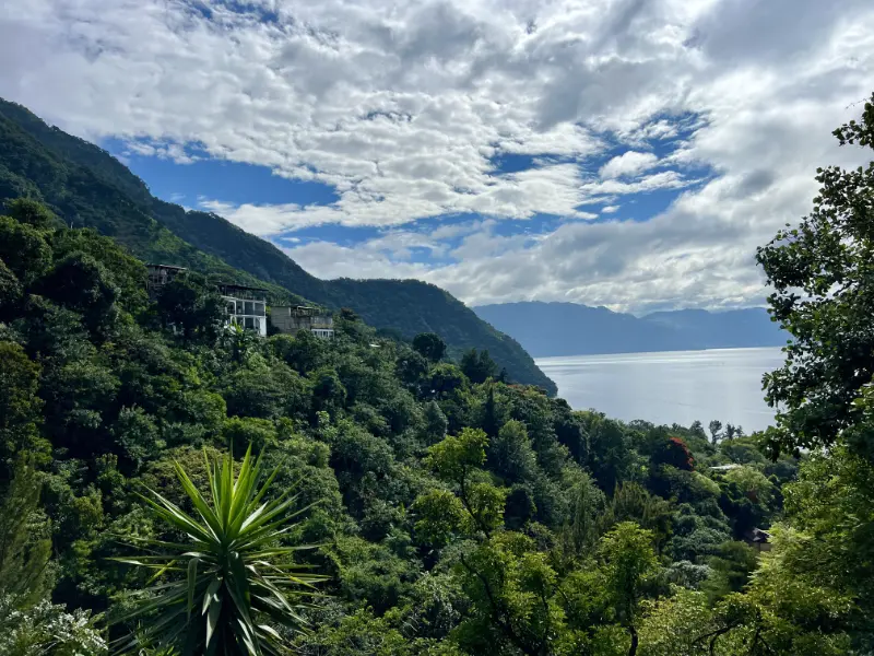 【阿蒂特蘭湖】瓜地馬拉旅遊全紀錄:世界上最美麗的湖泊 Lago de Atitlán,6座湖畔城鎮介紹 17 爬上來的時候有一個大上坡,短短的十幾分鐘爬上來也蠻累的!