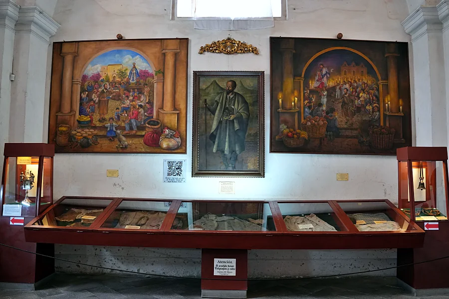 教堂內還設有小型博物館。