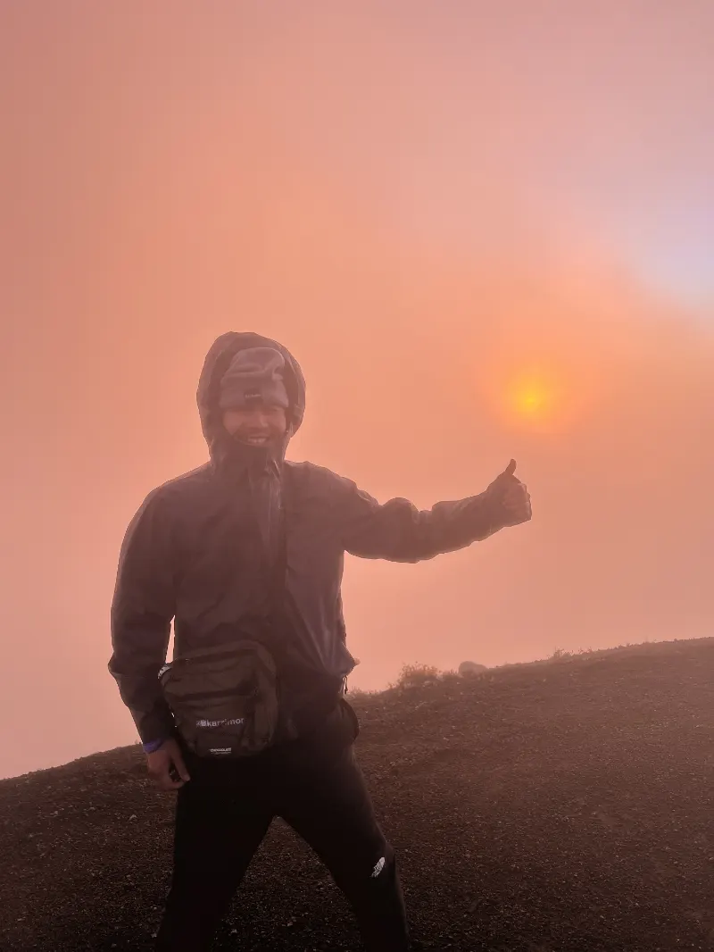 【阿卡特南戈火山】健行攀登:瓜地馬拉的雲端之上 Acatenango 旅遊指南 13 我終於爬上頂峰。高度 3,976米!