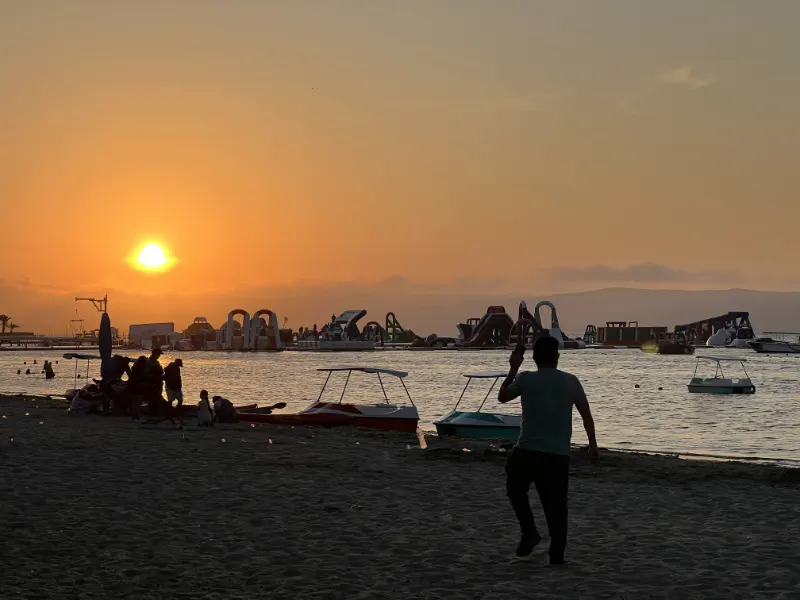 祕魯自由行 帕拉卡斯 : 當太平洋遇到沙漠 Paracas 旅遊指南 13 來到祕魯後我開始喜歡看日落,這裡的日落很棒。