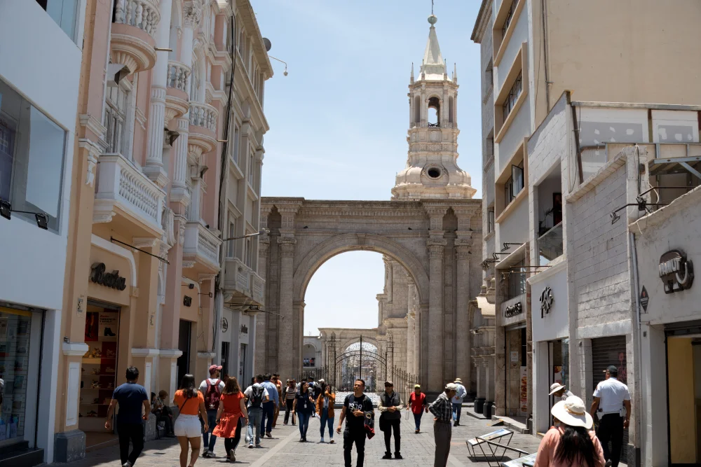 阿雷基帕 - 祕魯安地斯山脈上的璀璨白城 Arequipa 旅遊指南 3 阿雷基帕被譽為「白城」的城市