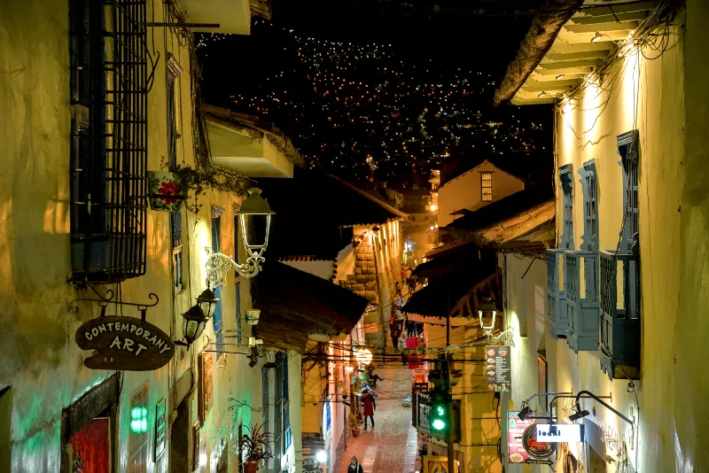 庫斯科的夜景很美，晚上外出時盡量待在明亮的地方。