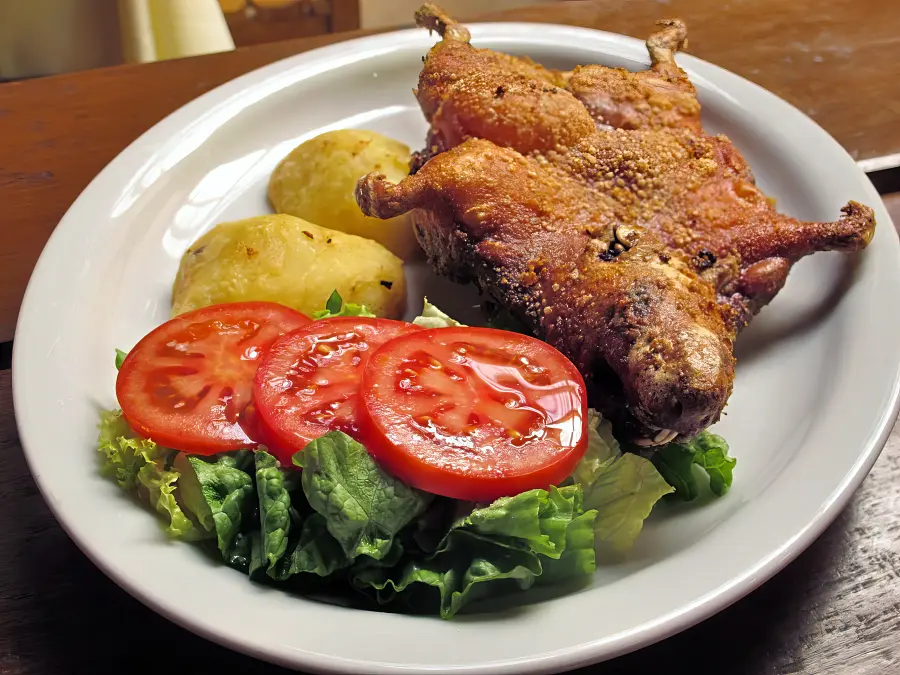 在去聖谷的路上還有一些專門的「豚鼠店」（cuyerias）