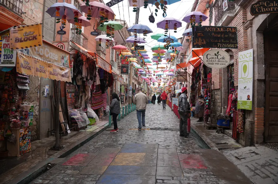 玻利維亞拉巴斯:世界最高的首都;最大的纜車運輸系統 La Paz 旅遊指南 15 這裡是購買紀念品的好地方!