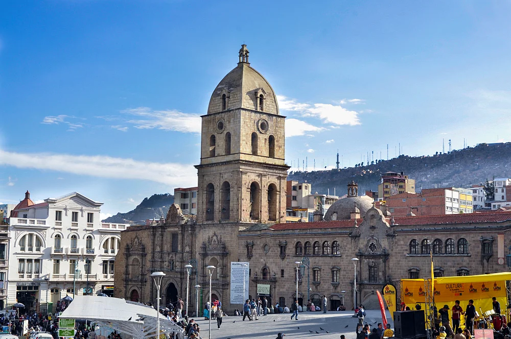 廣場上的聖佛朗西斯科教堂。 