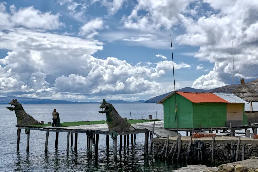 碼頭坐船可以通往太陽島/月亮島，也可以往祕魯Puno方向。