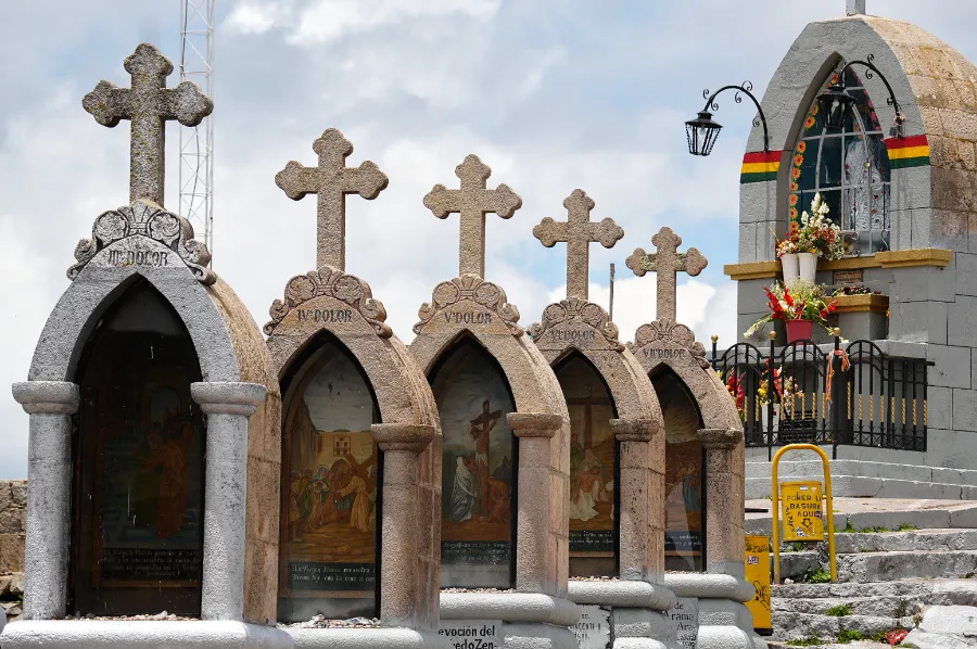 苦路山頂的寺廟。