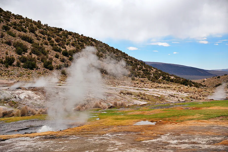 Sajama Geisers，這裡有一大片大大小小的間歇泉。
