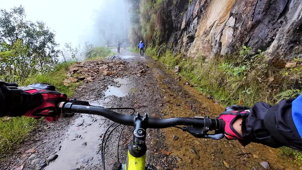 【North Yungas Road】玻利維亞死亡公路之旅：騎車穿越世界上最危險的公路，北永加斯路騎行體驗
