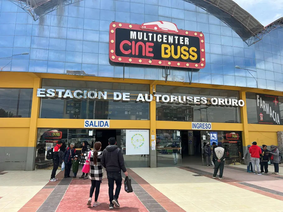 玻利維亞上的白色鹽沼 Uyuni:行走在地球上最大的鏡子 — 烏尤尼完全旅遊攻略 3 奧魯羅 (Oruro) 的大巴站,下車還要走個約20分鐘還能到。