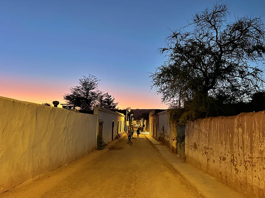 小鎮的黃昏也很美。