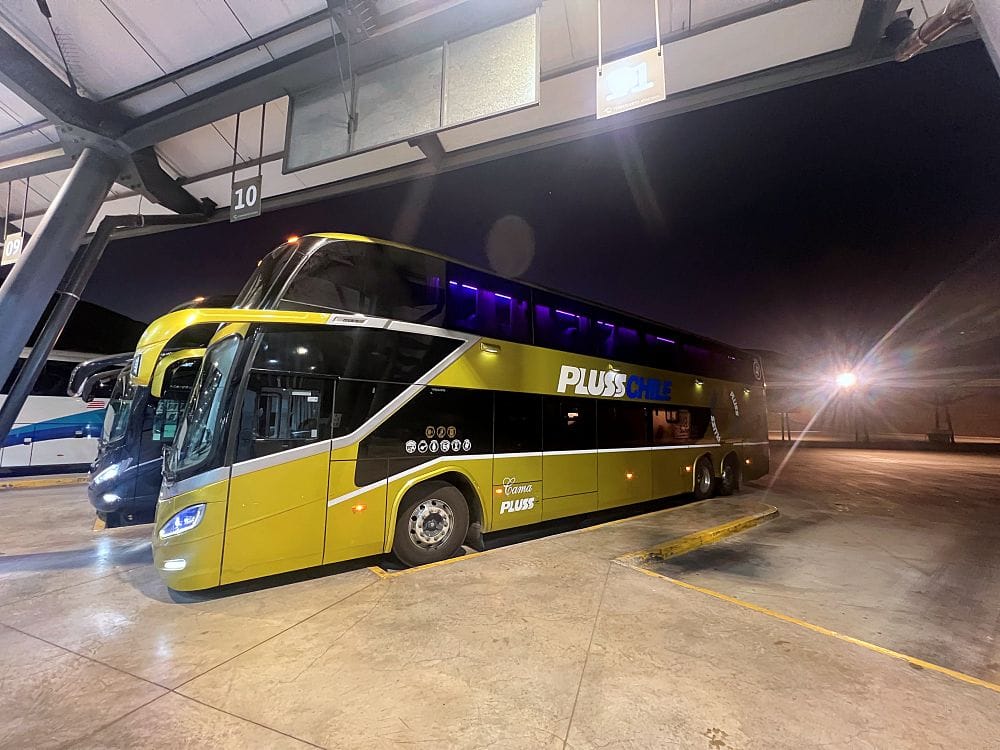 Pluss Chile算是智利貴的大巴了，裡面很舒服就是，可選單人或雙人坐。