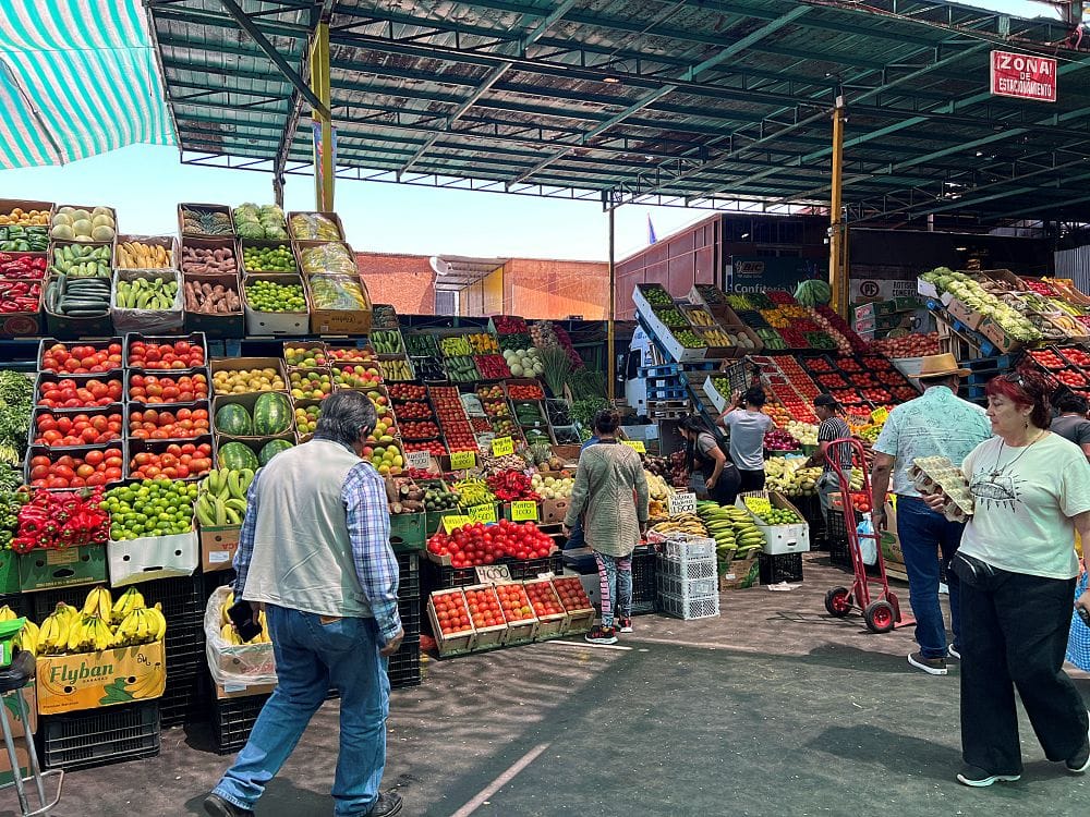 當地人說這是這裡最好的農產品市場！水果蔬菜種類豐富，價格實惠。