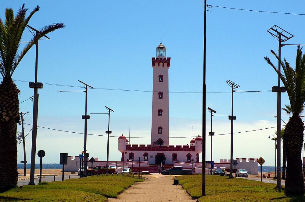 它作為國家級文物，這座燈塔是此城市最具代表性的旅遊景點。建於1950年至1951年間。