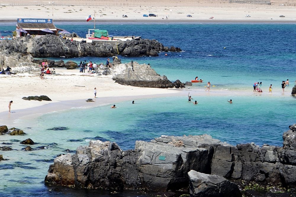 Bahía Inglesa 是一座令人賞心悅目的海灘。