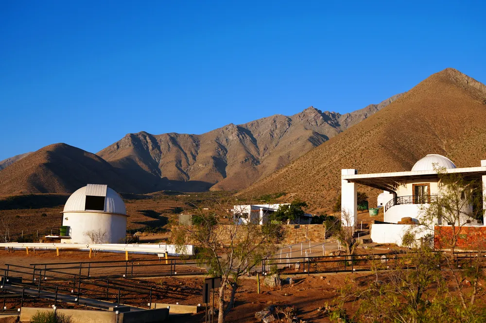 Observatorio Cerro Mamalluca 的外觀。我是夏季來的，大約晚上8 - 9 點才天黑。