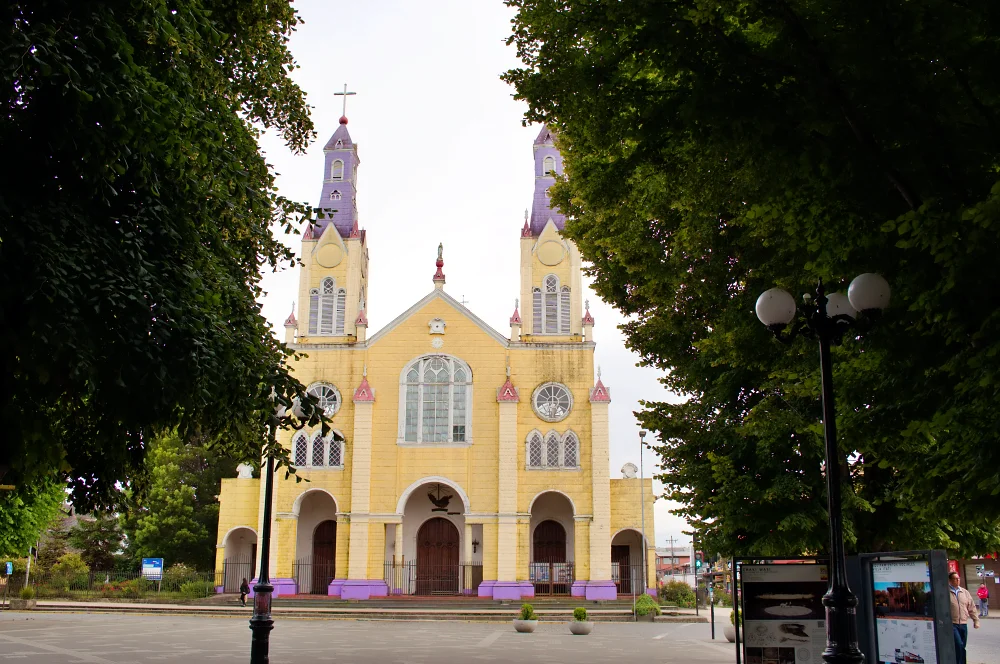 智利奇洛埃島【Chiloé Island】4 天終極旅遊指南：UNESCO 木造教堂、高腳屋與神話地點一次玩透