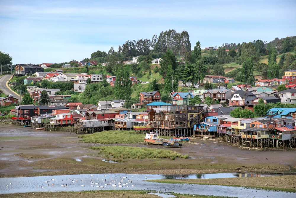 智利奇洛埃島【Chiloé Island】4 天終極旅遊指南：UNESCO 木造教堂、高腳屋與神話地點一次玩透