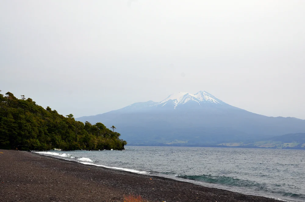 由於黑色吸熱較快，在夏天陽光充足的時候，延基韋湖的黑沙灘會比普通的淺色沙灘燙很多。如果打算在那裡散步，建議一定要穿上拖鞋喔！
