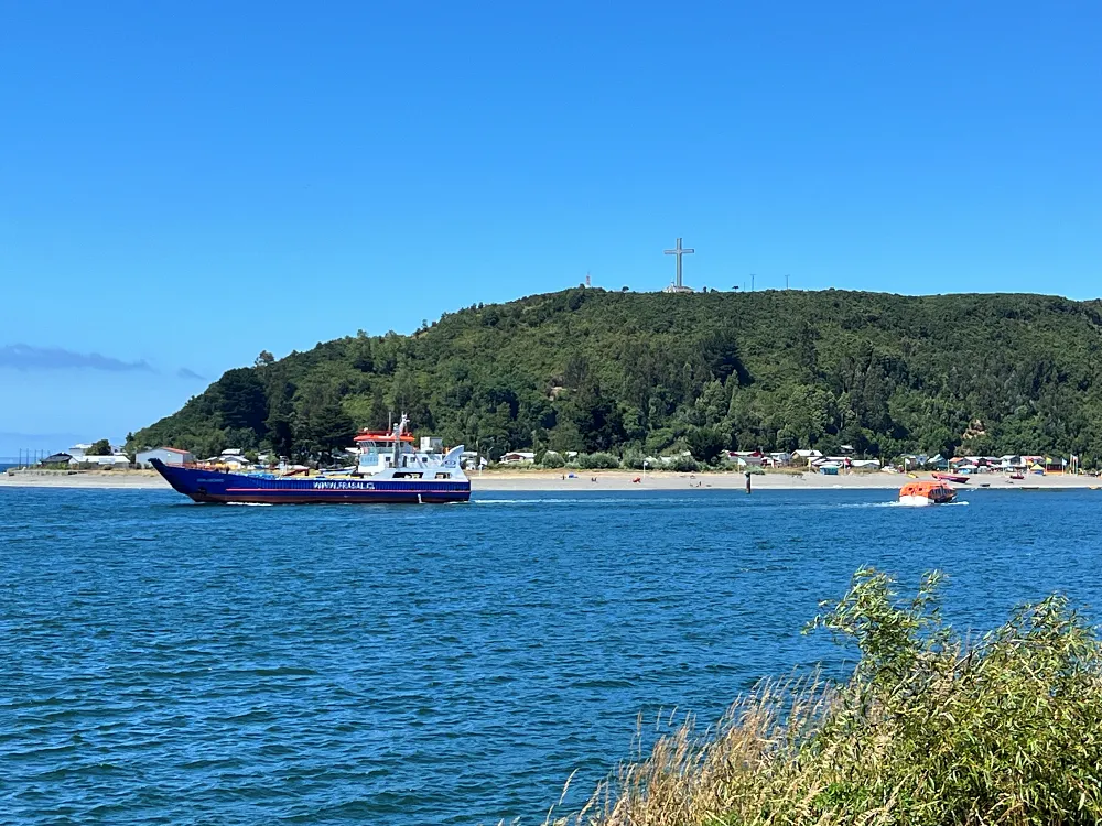 從蒙特港市區看騰格羅島 (Isla Tenglo)。
