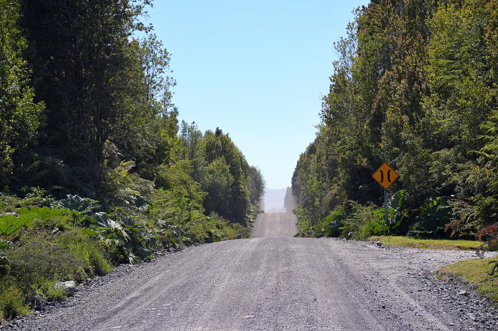 柴滕 (Chaiten) 附近的碎石路。