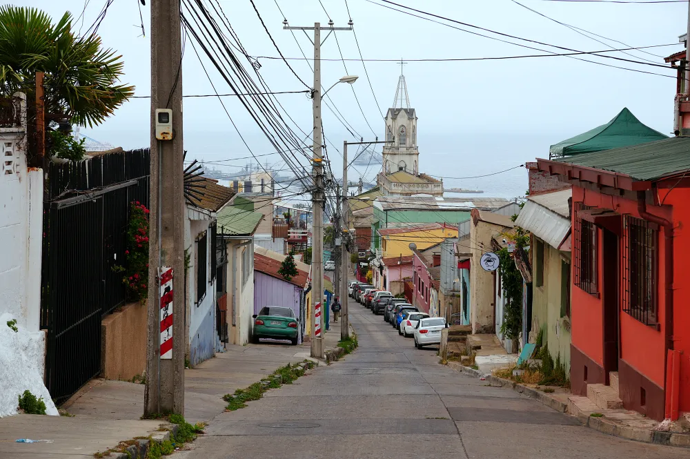 瓦爾帕萊索 (Valparaíso) 城市的一角。