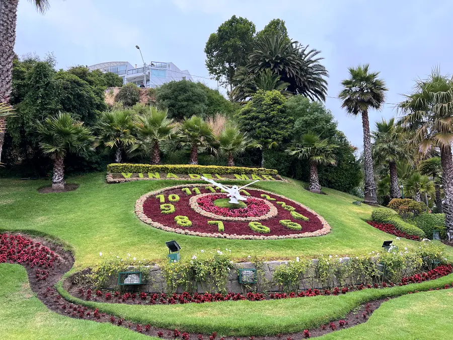 比尼亞德爾馬花鐘是當地一個標誌性景點。