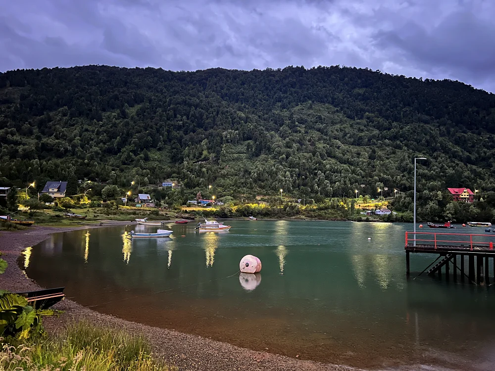 早晨的普尤瓦皮 (Puyuhuapi)，前往科伊艾克是一大早的車。