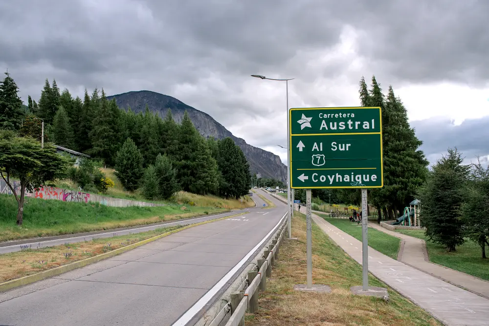 智利南方公路中段的科伊艾克 (Coyhaique)。