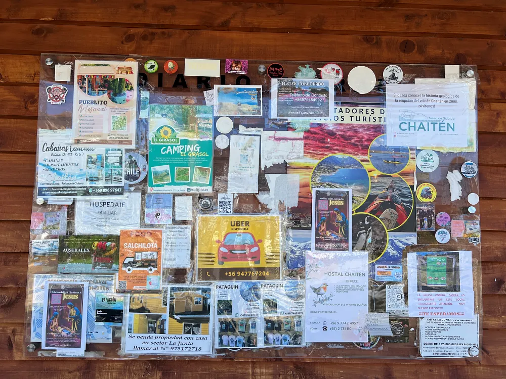 建議可以到廣場上的公告欄看看當地最新的資訊。