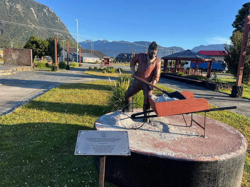 柴滕小鎮裡面隨處都能看到關於火山爆發的紀念碑。