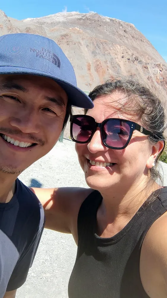 我跟一起爬山的智利姊姊，雖然語言不通，但是能感覺她的南美洲方式的熱情跟健談！